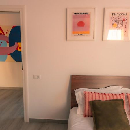 Sunset Apartment - Central Apt With Rooftop Garden Bukarest Exteriör bild