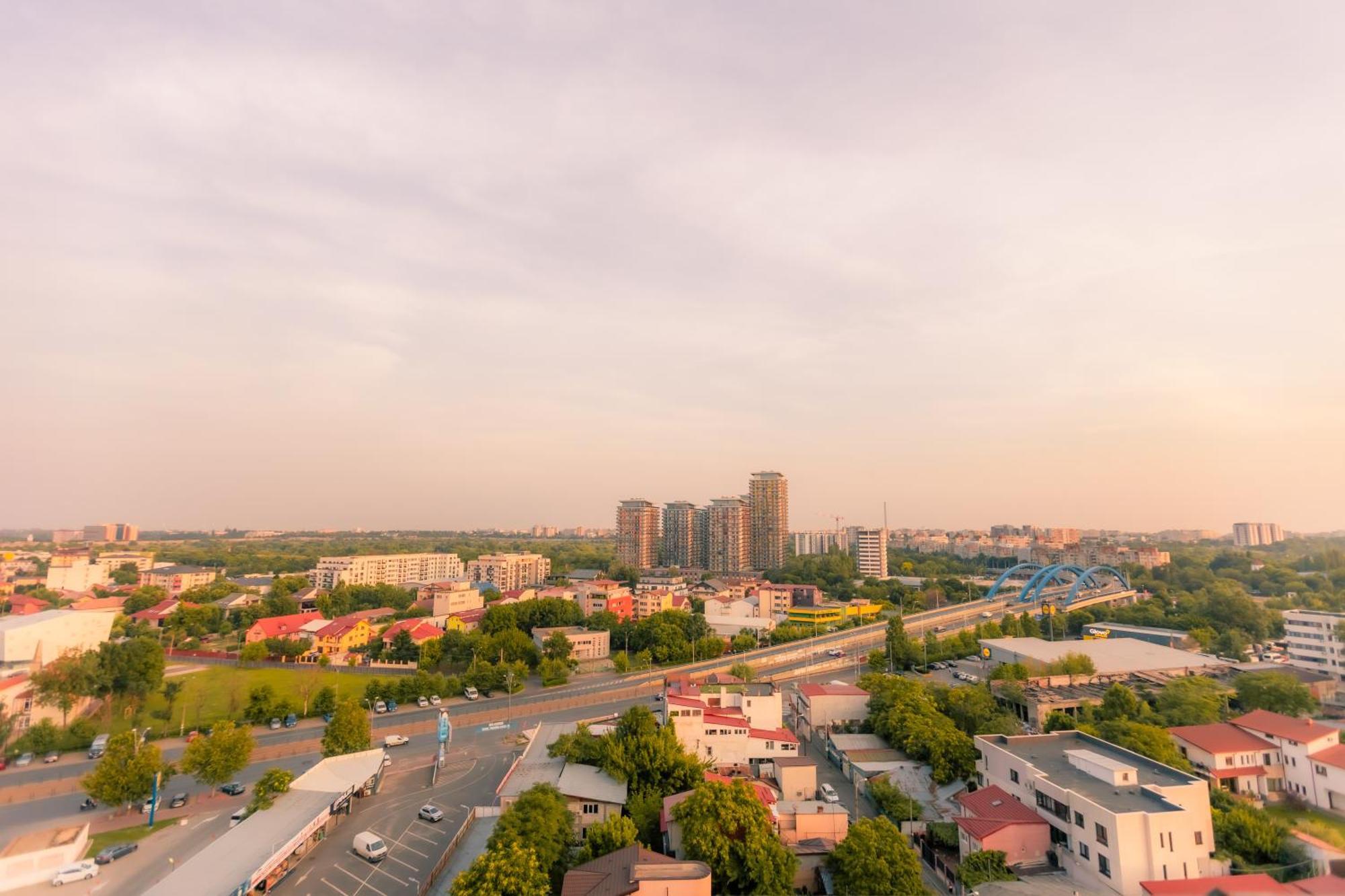Sunset Apartment - Central Apt With Rooftop Garden Bukarest Exteriör bild